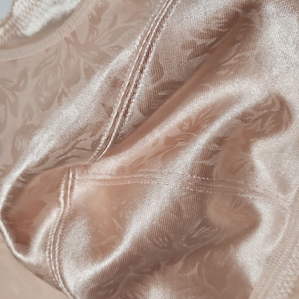 Elegant Satin Bra in Peach Size 85E (38E Or 38DD) Front Closure - Picture 11 of 12